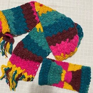 Women’s scarf with fringe and ear/head warmer